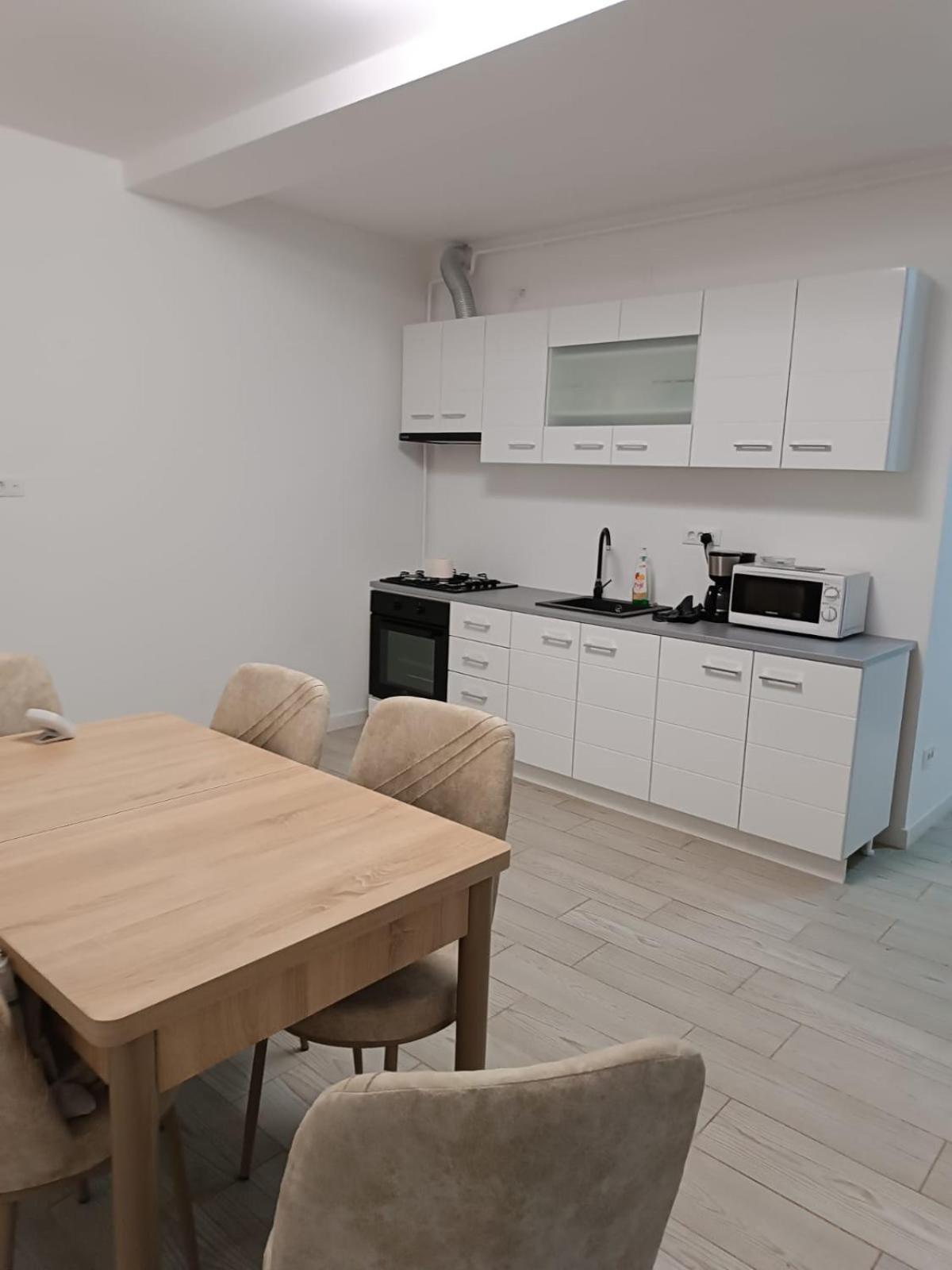 קריובה Apartament 2 Camere, Bloc Nou, Langa Promenada Moll, Capacitate 4 Persoane מראה חיצוני תמונה